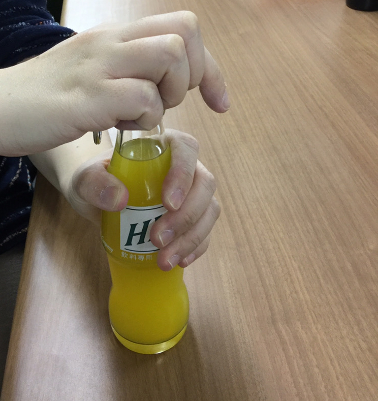 栓抜きの持ち方