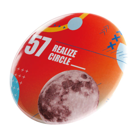 円形57mm缶バッジ_斜め