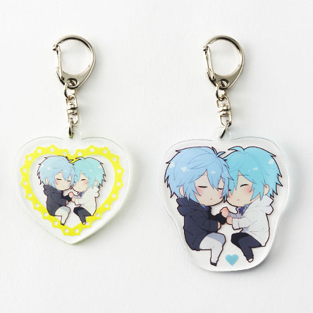 ハート型のアクリルキーホルダー